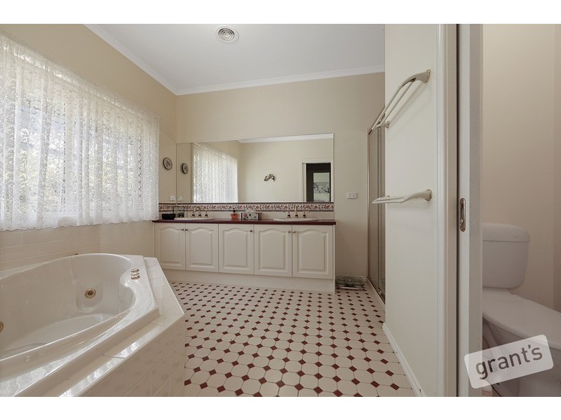 6 Fraser Daley Court, Beaconsfield VIC 3807