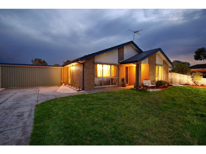 12 Heywood Crescent, Cranbourne North VIC 3977