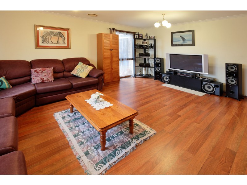 12 Heywood Crescent, Cranbourne North VIC 3977