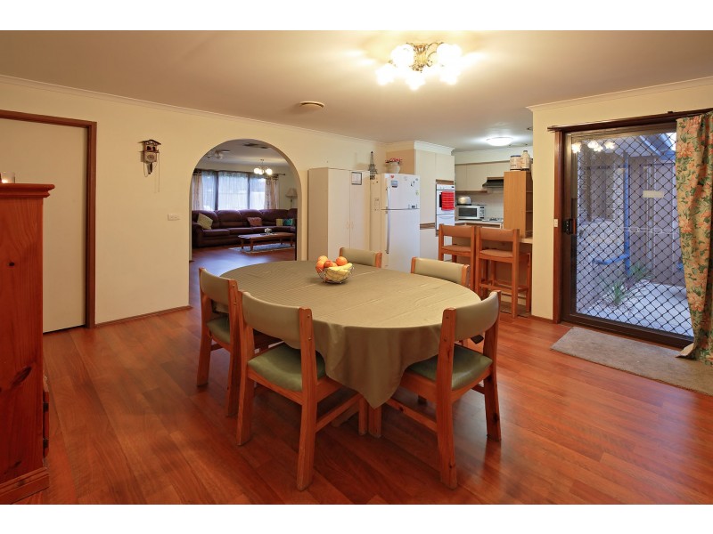 12 Heywood Crescent, Cranbourne North VIC 3977