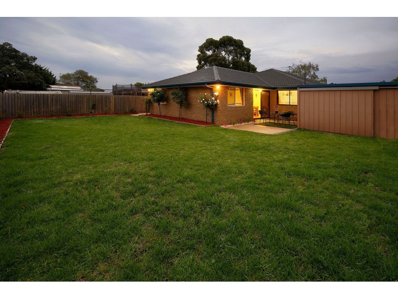 12 Heywood Crescent, Cranbourne North VIC 3977