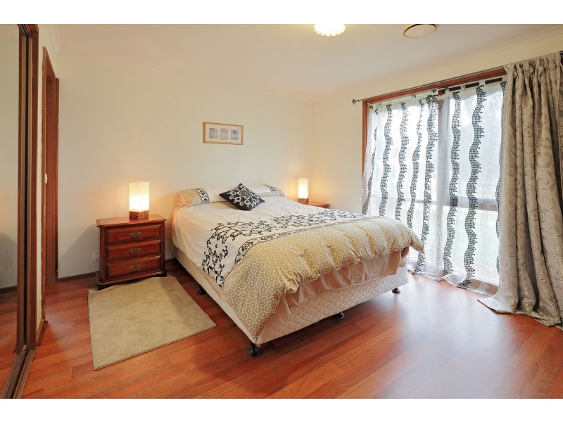 12 Heywood Crescent, Cranbourne North VIC 3977