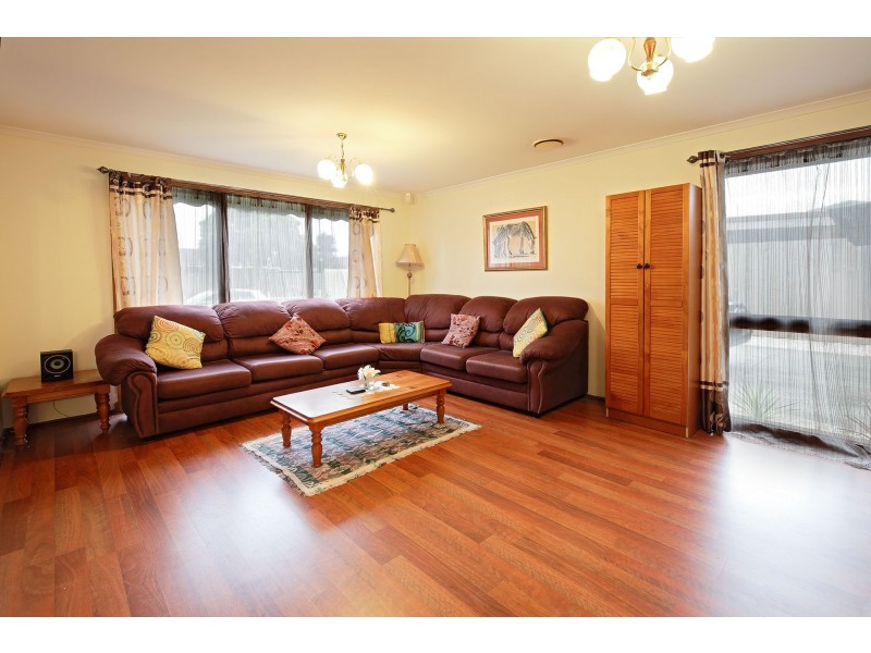 12 Heywood Crescent, Cranbourne North VIC 3977