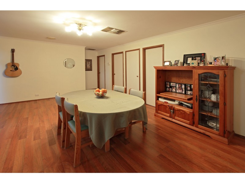 12 Heywood Crescent, Cranbourne North VIC 3977