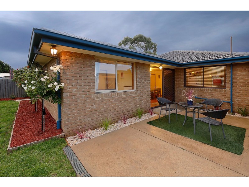 12 Heywood Crescent, Cranbourne North VIC 3977