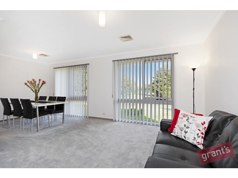 12 Rozzy Parade, Narre Warren VIC 3805