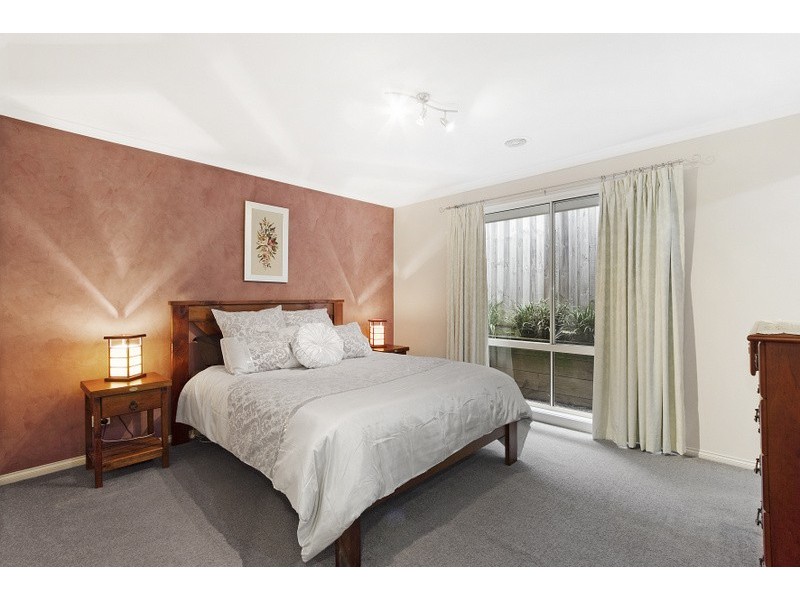 6 St Annes Crescent, Berwick VIC 3806