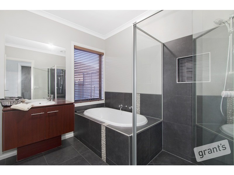 11 Misty Close, Berwick VIC 3806