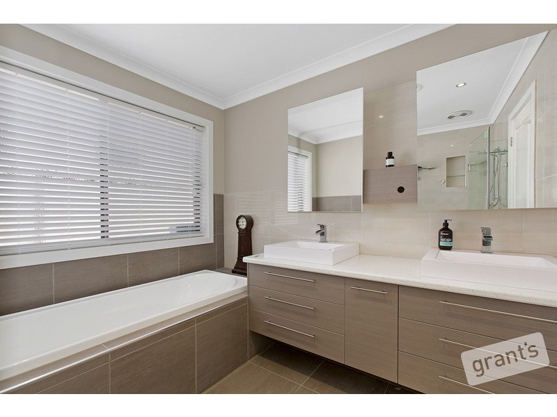 1 Armstrong Street, Cranbourne East VIC 3977