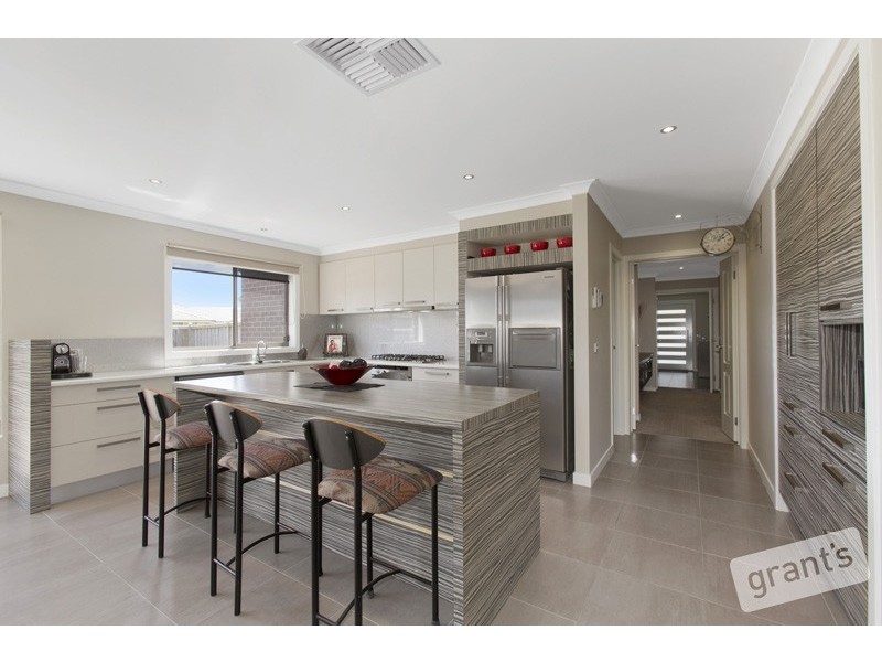 1 Armstrong Street, Cranbourne East VIC 3977