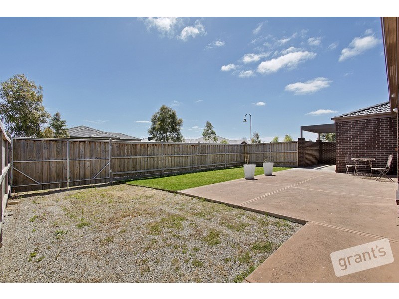 1 Armstrong Street, Cranbourne East VIC 3977