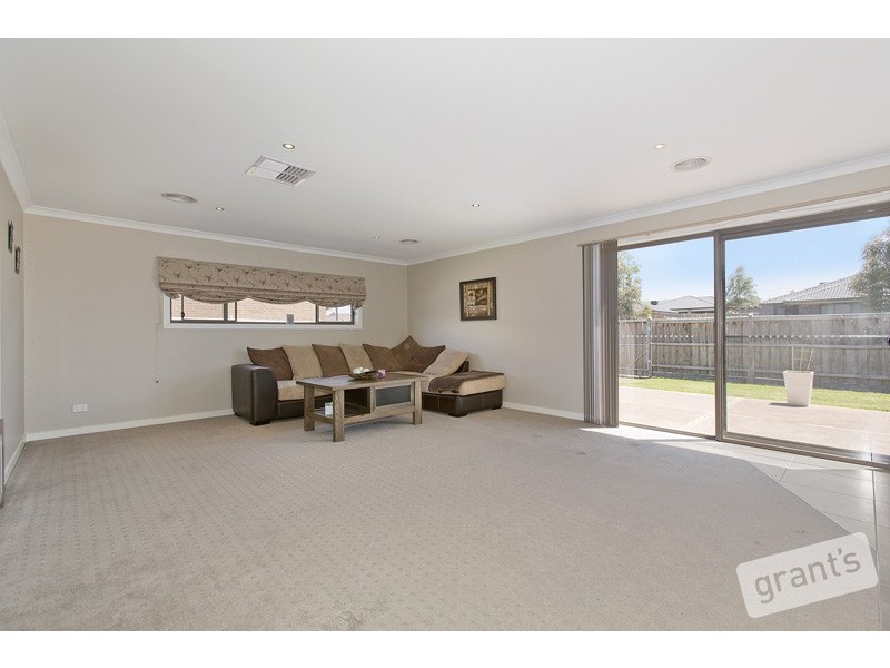 1 Armstrong Street, Cranbourne East VIC 3977