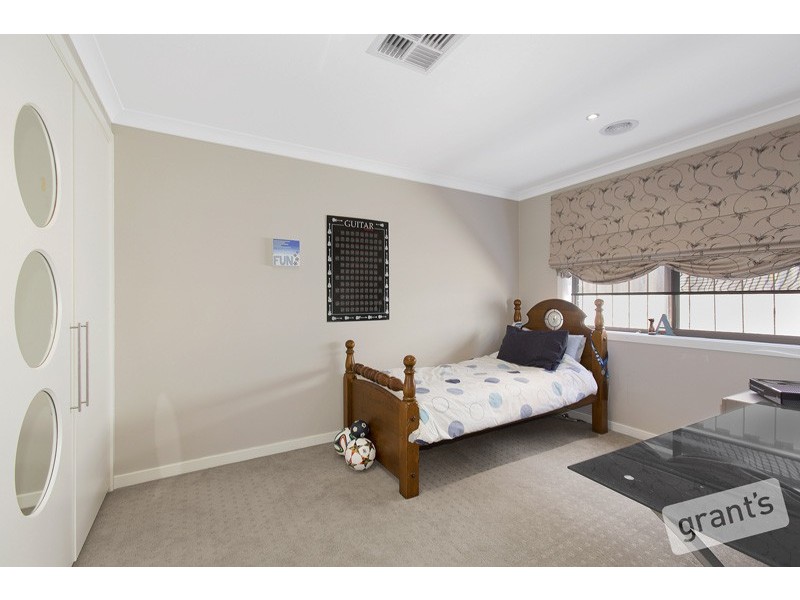1 Armstrong Street, Cranbourne East VIC 3977