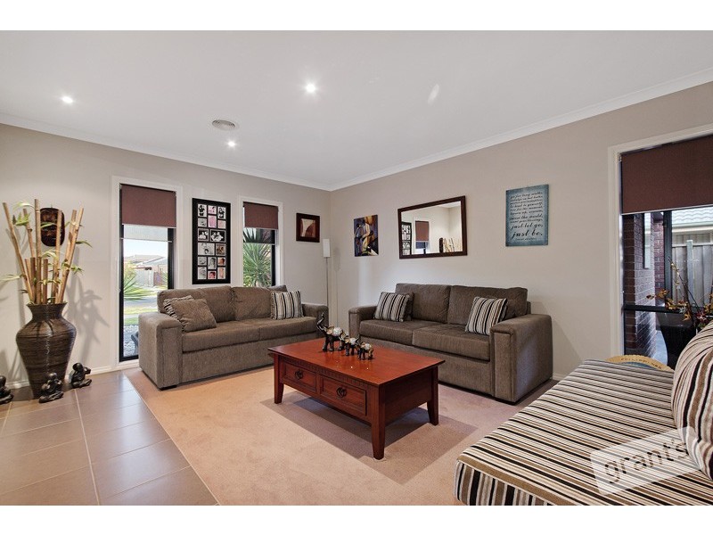 51 Thunderbolt Drive, Cranbourne East VIC 3977
