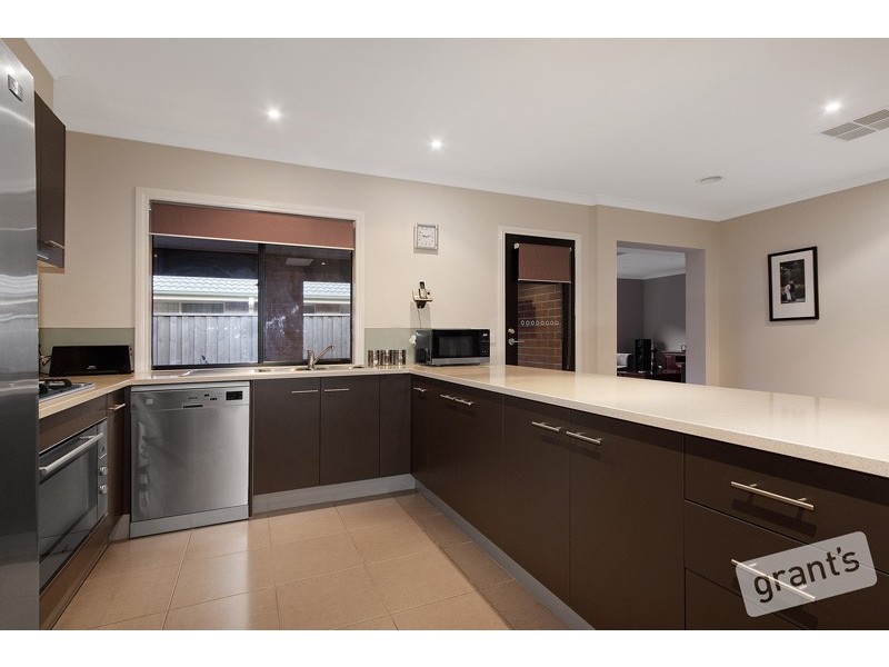 51 Thunderbolt Drive, Cranbourne East VIC 3977