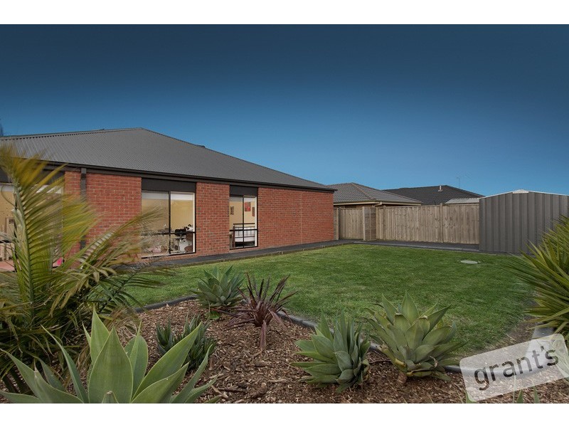 51 Thunderbolt Drive, Cranbourne East VIC 3977