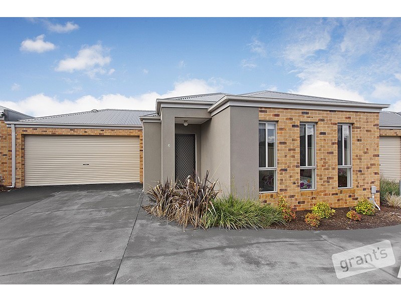 2/10 Azure Court, Pakenham VIC 3810