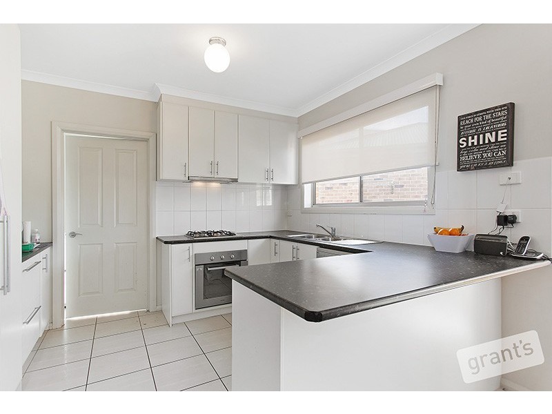 2/10 Azure Court, Pakenham VIC 3810