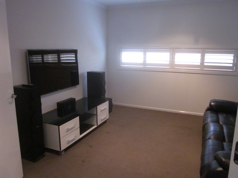 8 Celsius Drive, Cranbourne North VIC 3977