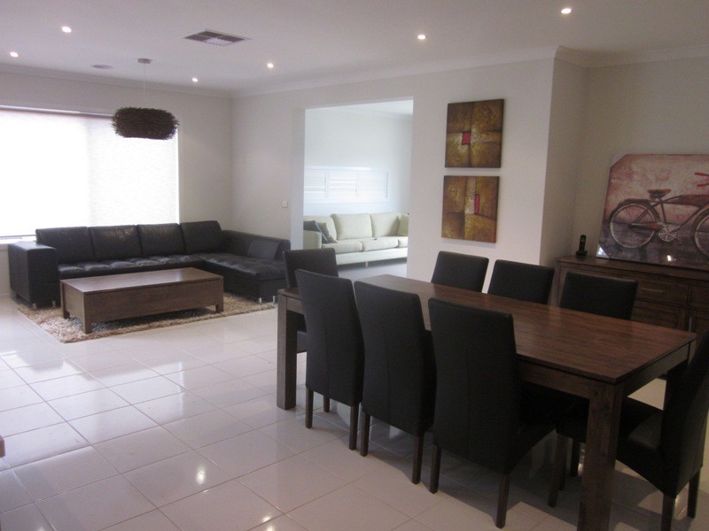 8 Celsius Drive, Cranbourne North VIC 3977