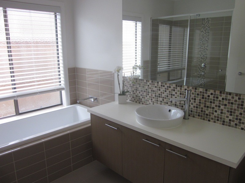 8 Celsius Drive, Cranbourne North VIC 3977