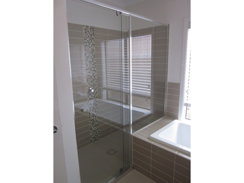 8 Celsius Drive, Cranbourne North VIC 3977