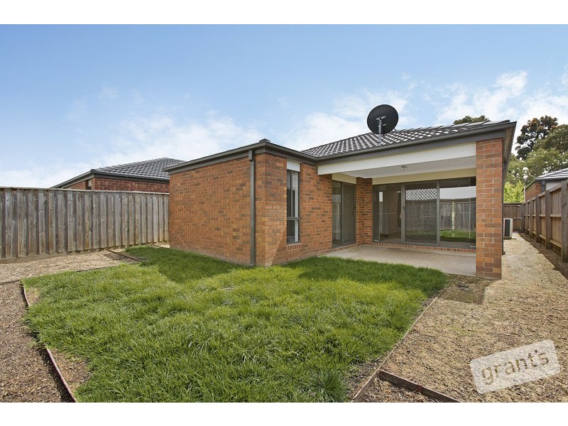 16 Glenvista Road, Pakenham VIC 3810