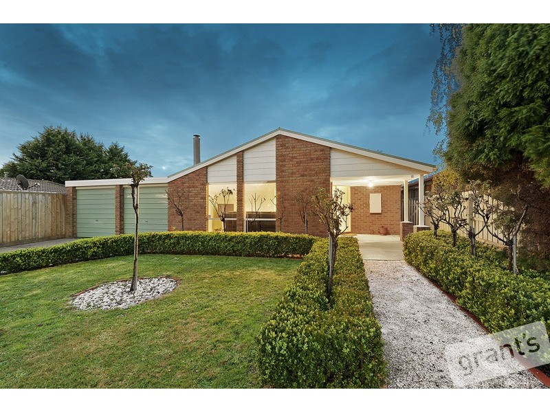 4 Jason Close, Berwick VIC 3806