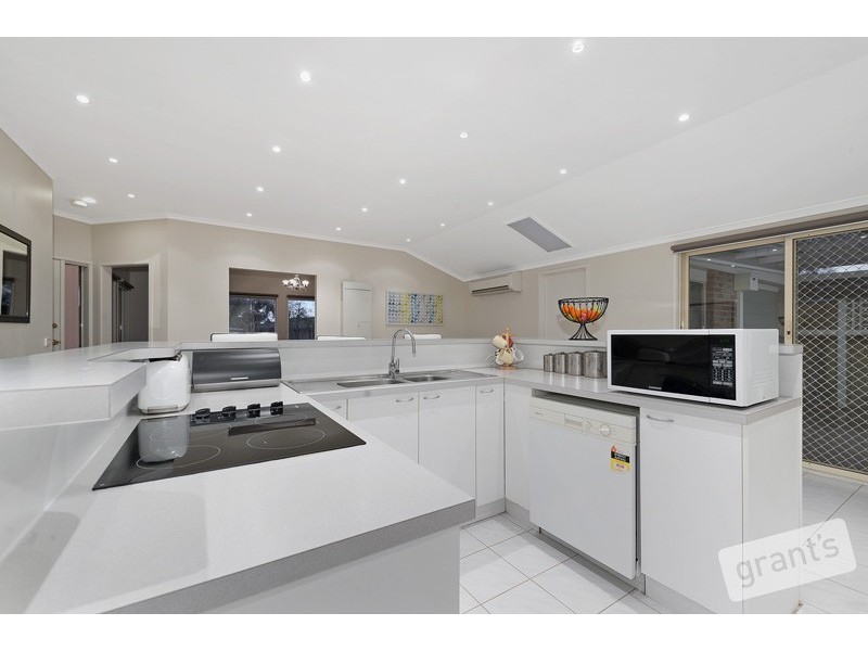 4 Jason Close, Berwick VIC 3806