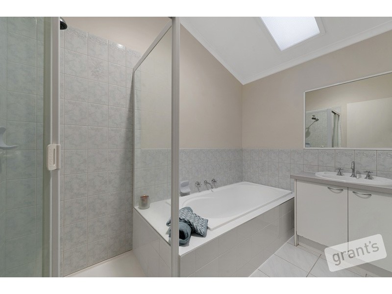 4 Jason Close, Berwick VIC 3806