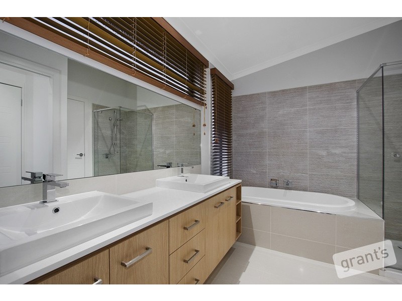 15 Arena Parade, Officer VIC 3809