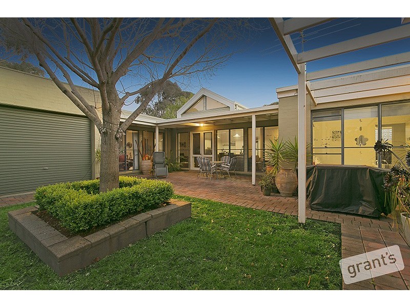 15 Theodore Terrace, Berwick VIC 3806