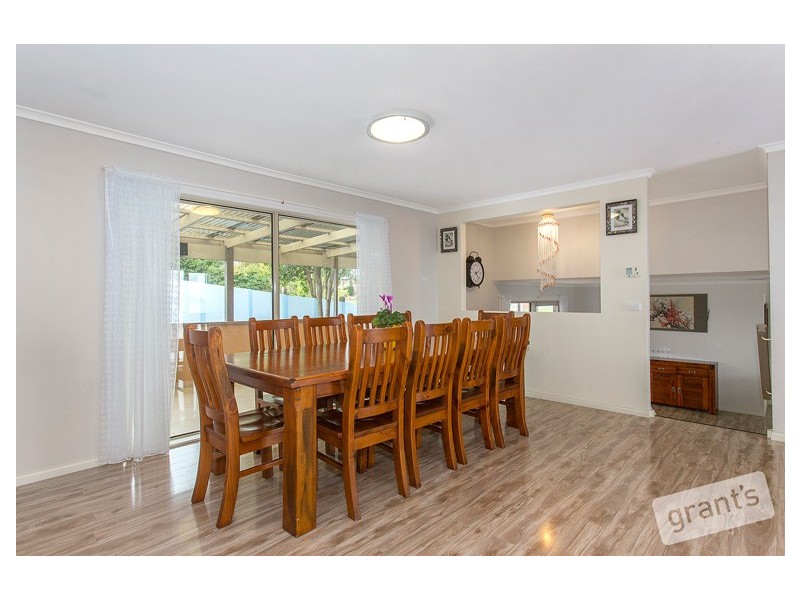 43 Avebury Drive, Berwick VIC 3806