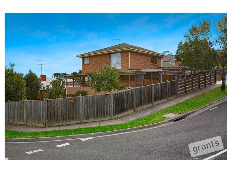 43 Avebury Drive, Berwick VIC 3806