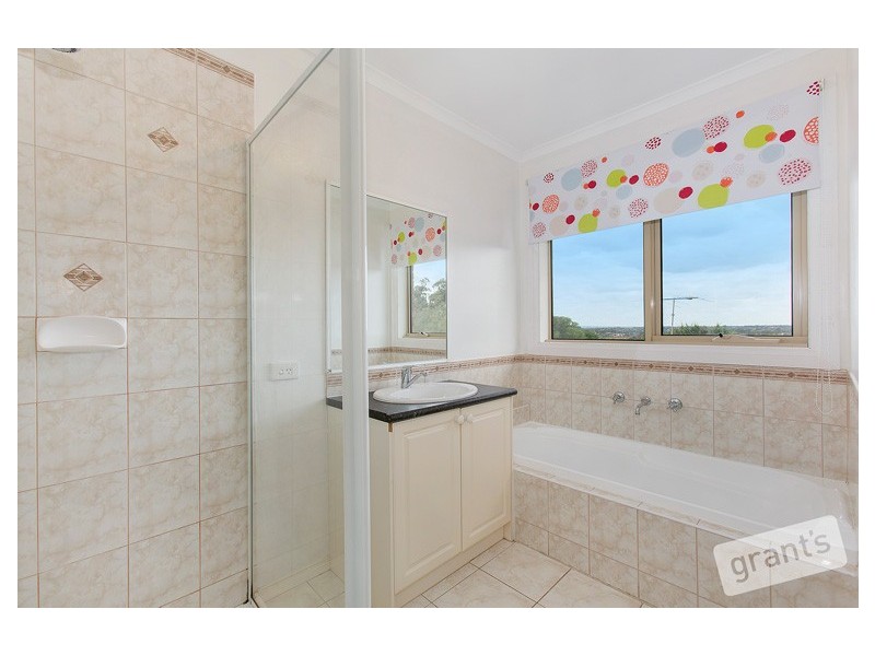 43 Avebury Drive, Berwick VIC 3806