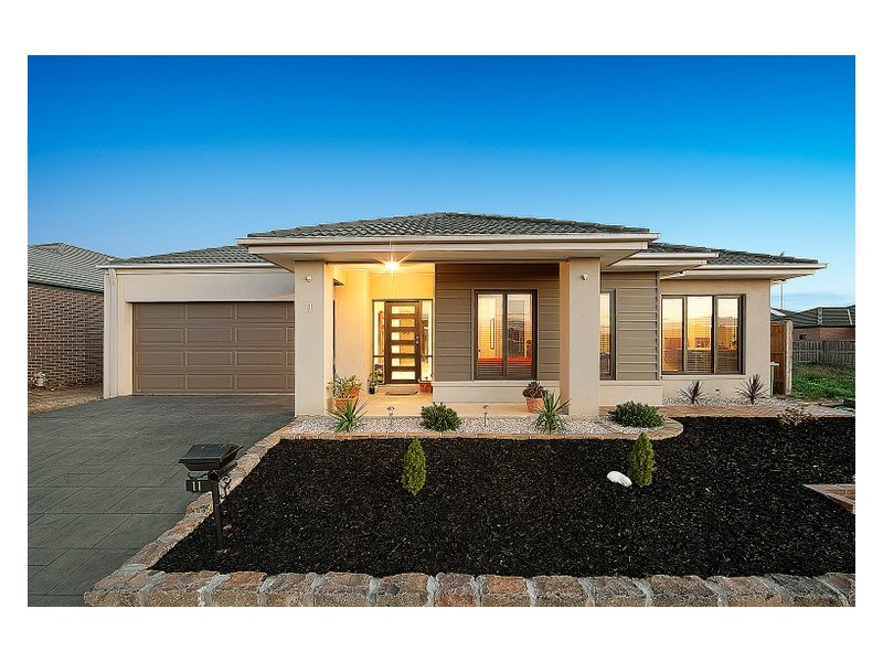 11 Madison Place, Officer VIC 3809