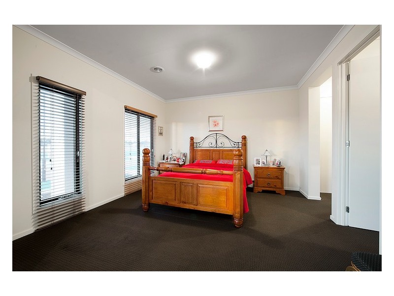 11 Madison Place, Officer VIC 3809