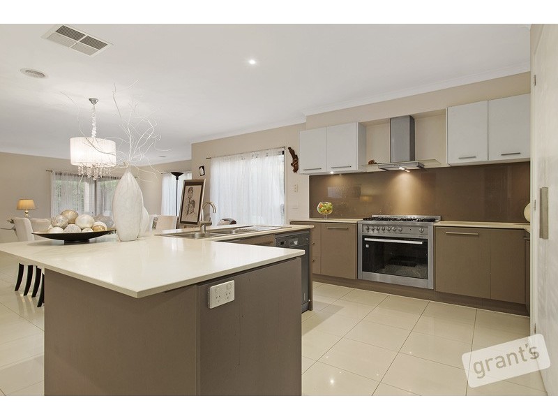 9 Leisurewood Drive, Berwick VIC 3806