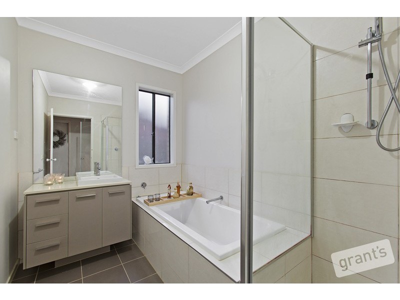 9 Leisurewood Drive, Berwick VIC 3806