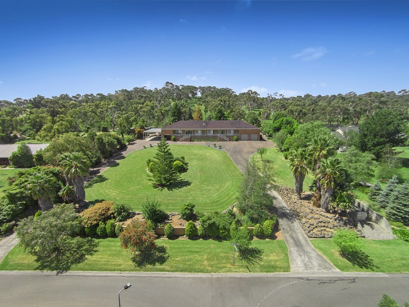 13 Gymkhana Court, Endeavour Hills VIC 3802