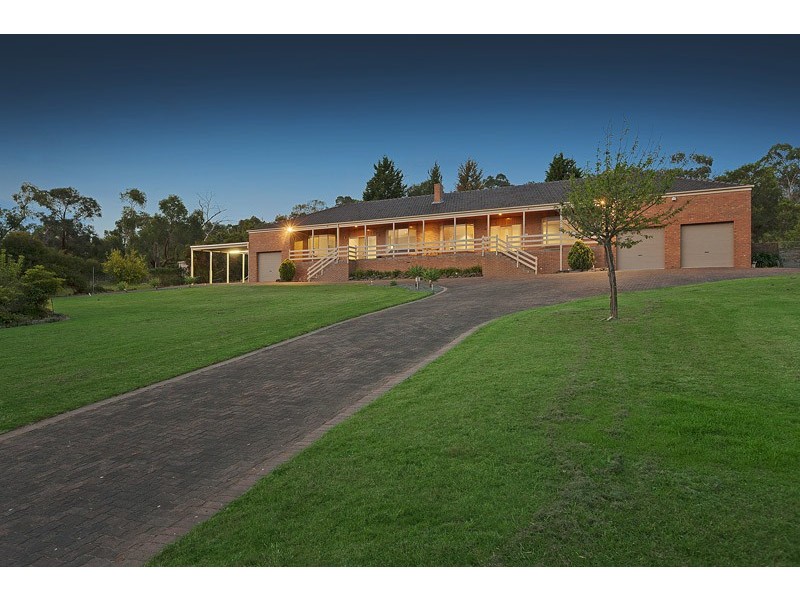 13 Gymkhana Court, Endeavour Hills VIC 3802