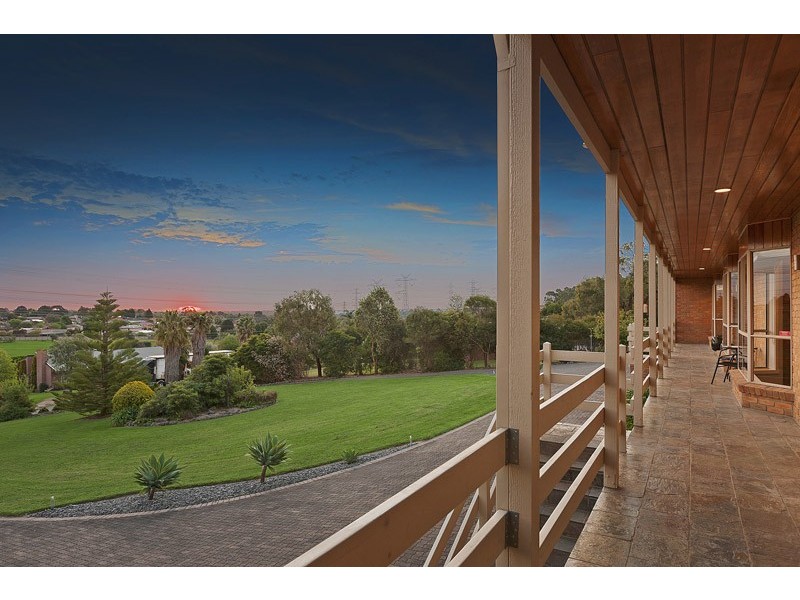 13 Gymkhana Court, Endeavour Hills VIC 3802