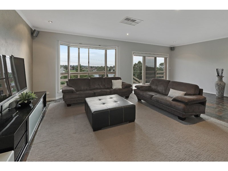 13 Gymkhana Court, Endeavour Hills VIC 3802