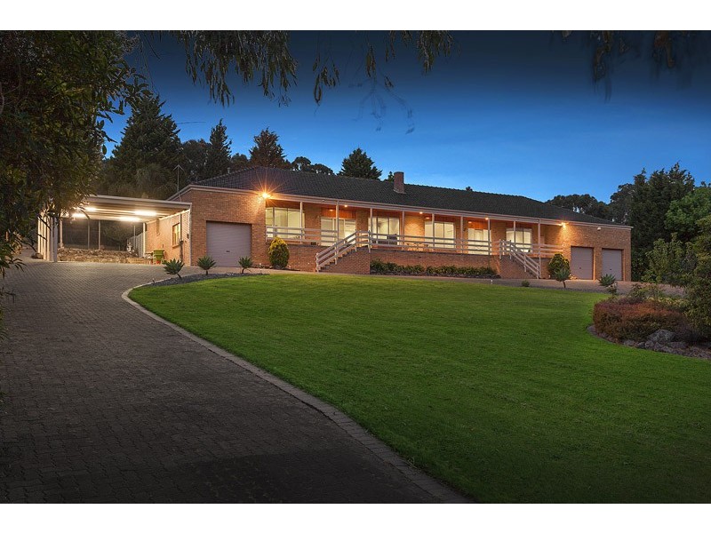 13 Gymkhana Court, Endeavour Hills VIC 3802