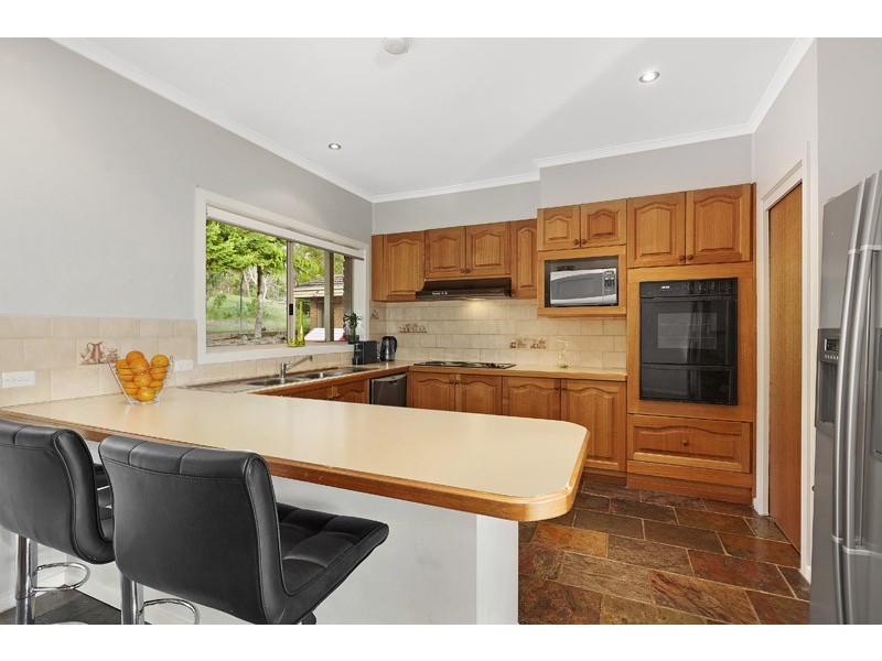 13 Gymkhana Court, Endeavour Hills VIC 3802