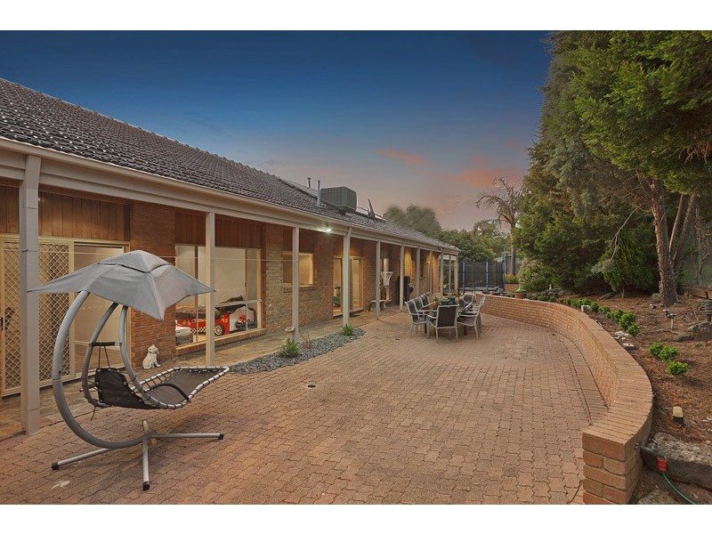 13 Gymkhana Court, Endeavour Hills VIC 3802