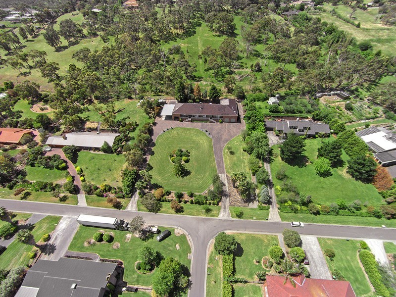 13 Gymkhana Court, Endeavour Hills VIC 3802