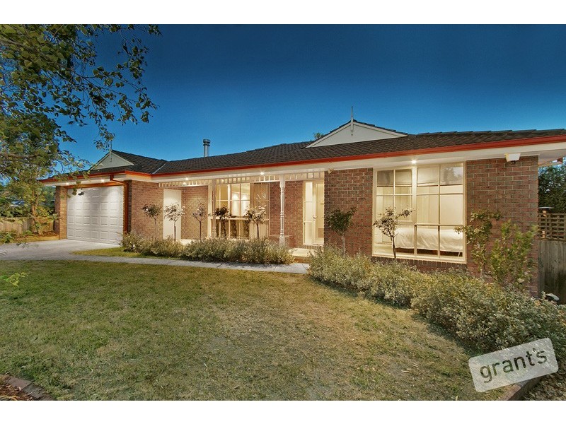 12 Mitre Crescent, Berwick VIC 3806