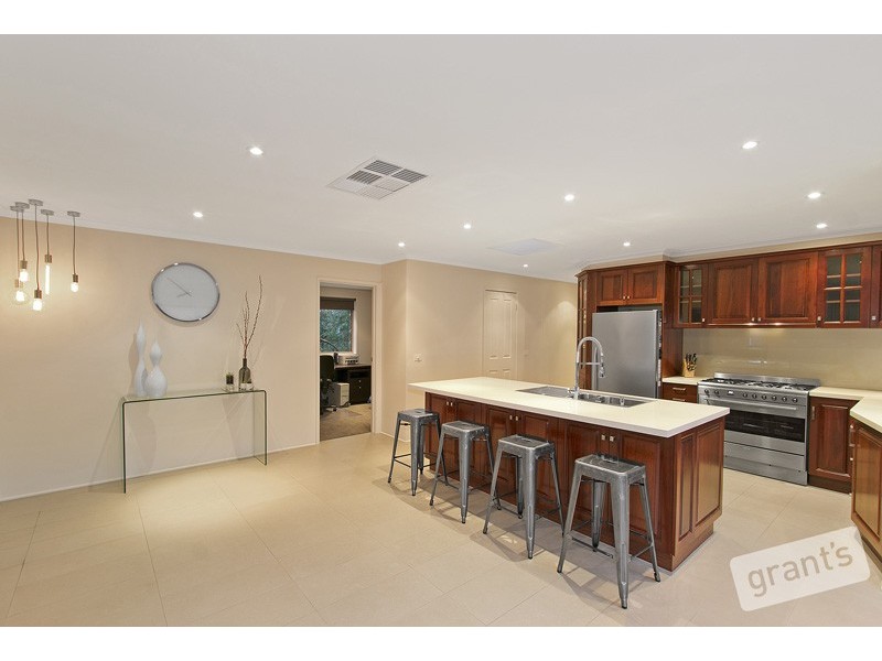 12 Mitre Crescent, Berwick VIC 3806