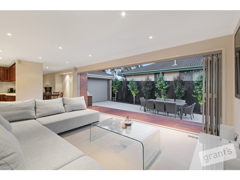 12 Mitre Crescent, Berwick VIC 3806